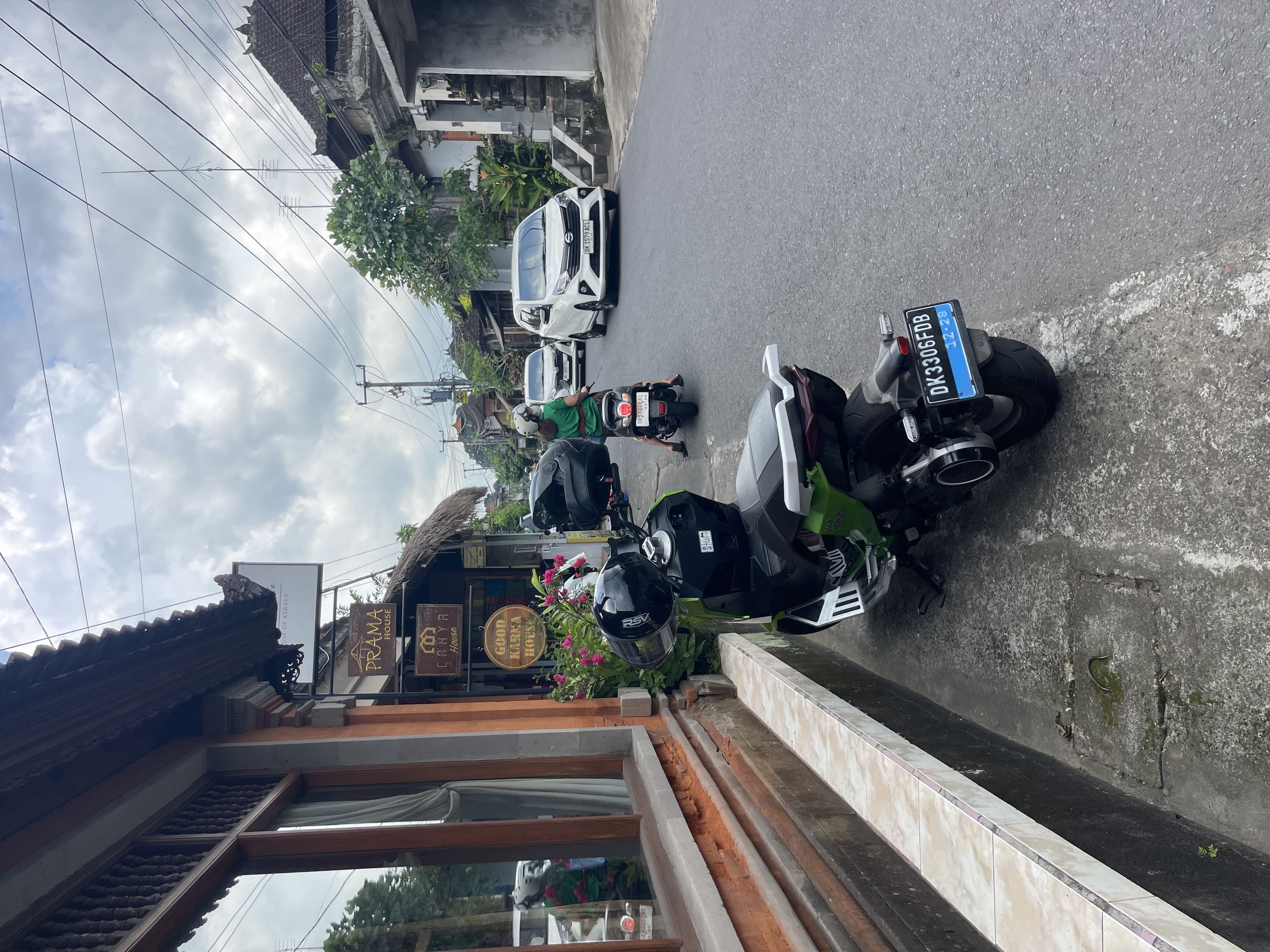 Alva Cervo on Penestanan streets, Ubud