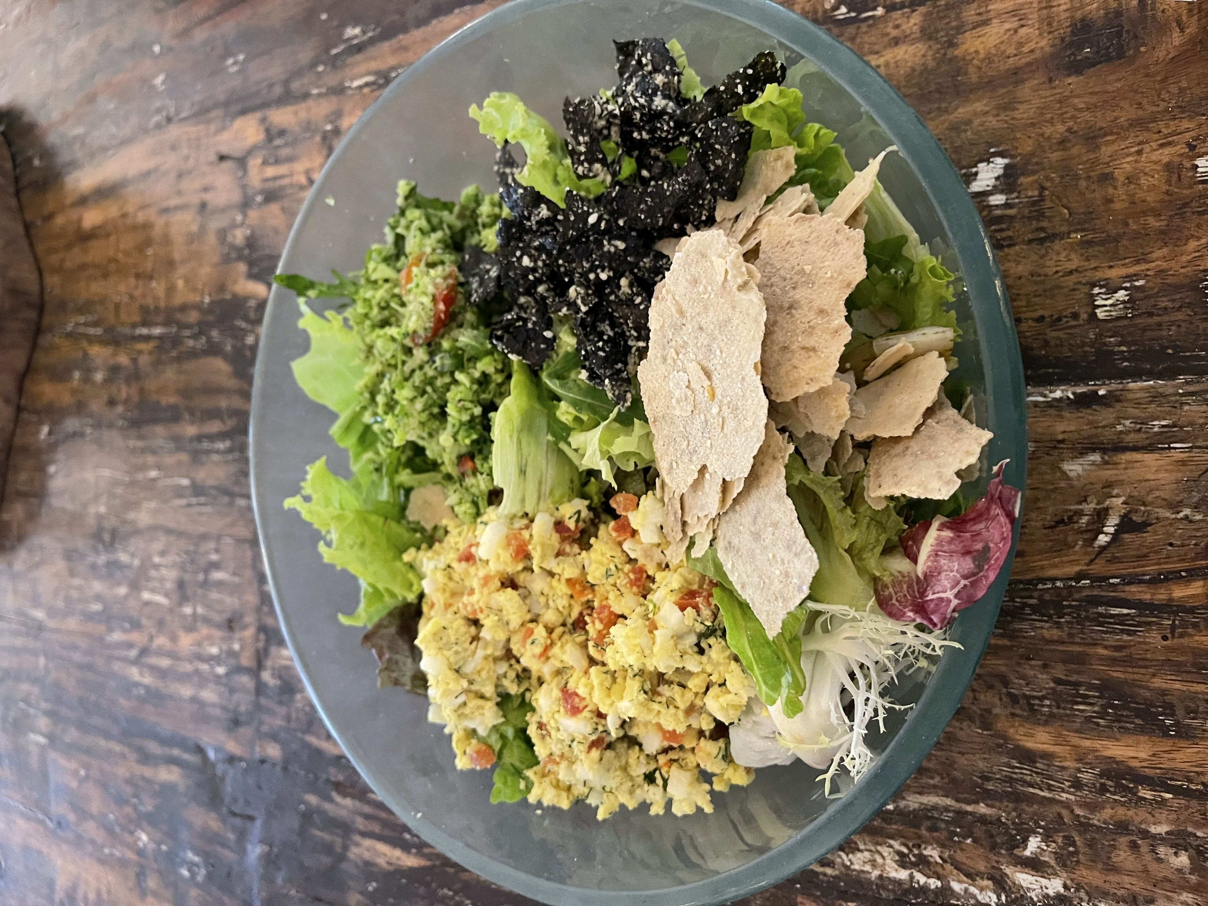 Salad at Alchemy Cafe, Penestanan